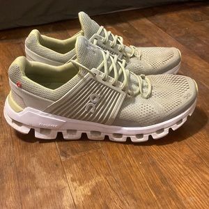 Women’s On Cloudswift |  Sea-foam | Great Condition!